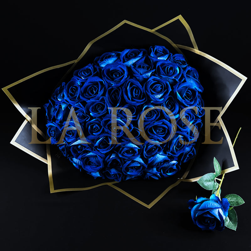 Bouquet de 50 roses bleu royal - Un symbole d'une beauté inaccessible
